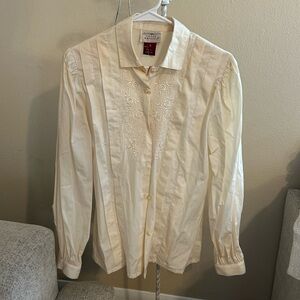 Susan Bristol Size 8 Cream Embroidered Pleated Button-Down Shirt Vintage